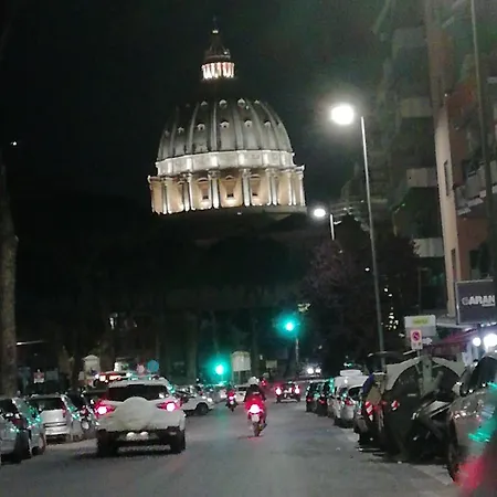 Vatican San Peter Quiet And Lovely